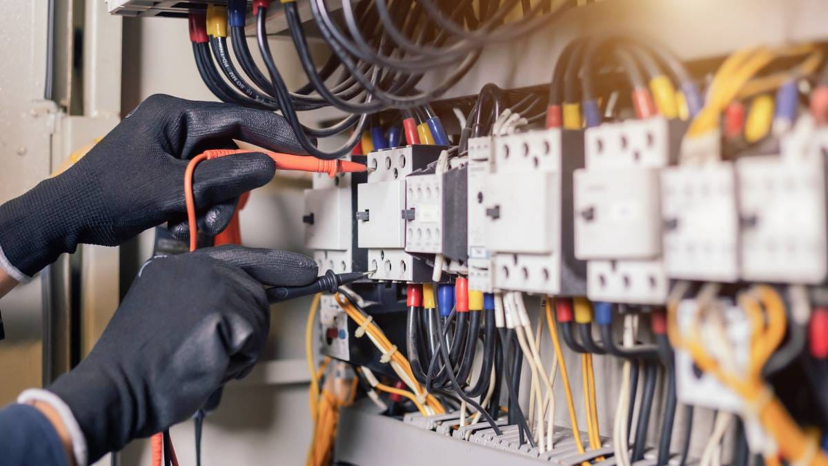Notfall Elektriker in der Nähe: Spezialisiert auf dringende Reparaturen