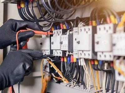Notfall Elektriker in der Nähe: Spezialisiert auf dringende Reparaturen