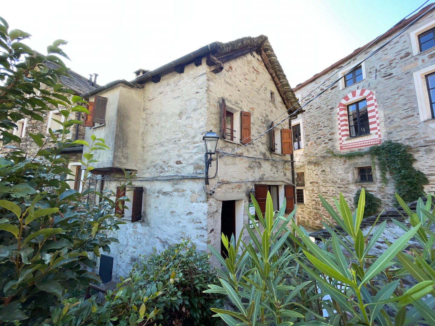 Der Cannobina-Fluss mündet malerisch im charmanten Cannobio