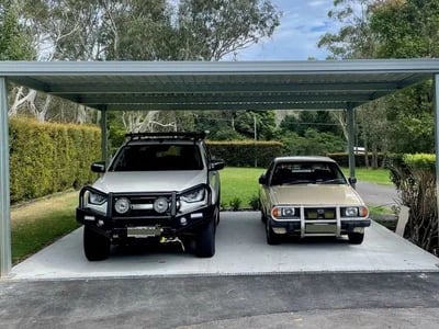 Carport günstig kaufen mit Holz- oder Metallkonstruktion und Stauraum