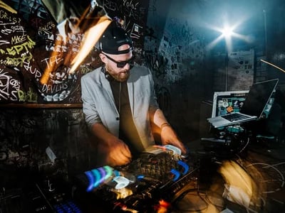 Erfahrungen mit DJ Hochzeits: Was Brautpaare berichten