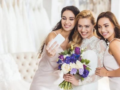 Maßgeschneiderte Schönheit: Wo man ein maßgeschneidertes Hochzeitskleid Berlin Beratung kaufen kann