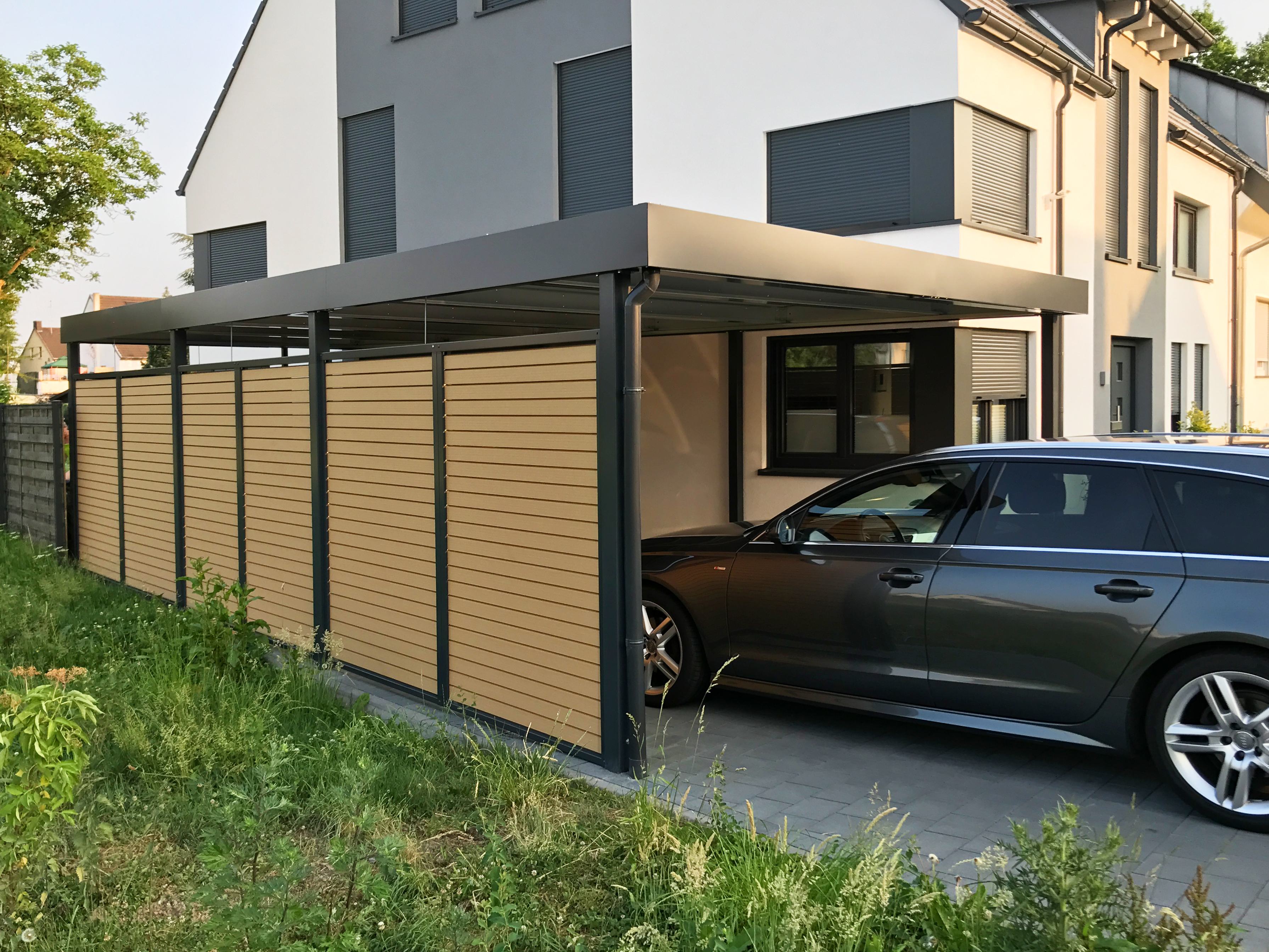 Carport aus Metall mit Solardach: Nachhaltige Energiegewinnung