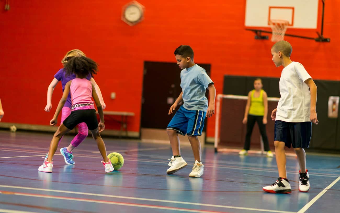 Aktive Kinderstunden gestalten mit Spiele Kindergarten Turnhalle und Rollenwechsel